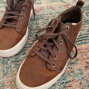 Tom’s brown leather sneakers